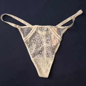 NWT Victoria’s Secret Elegant Lace Thong